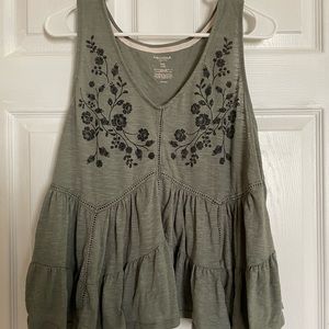 Green cropped tank top